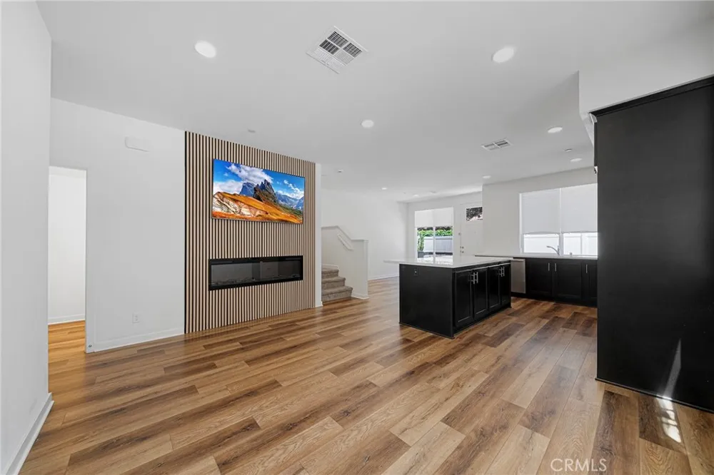 2775 W Pepper Tree Anaheim, CA 92801