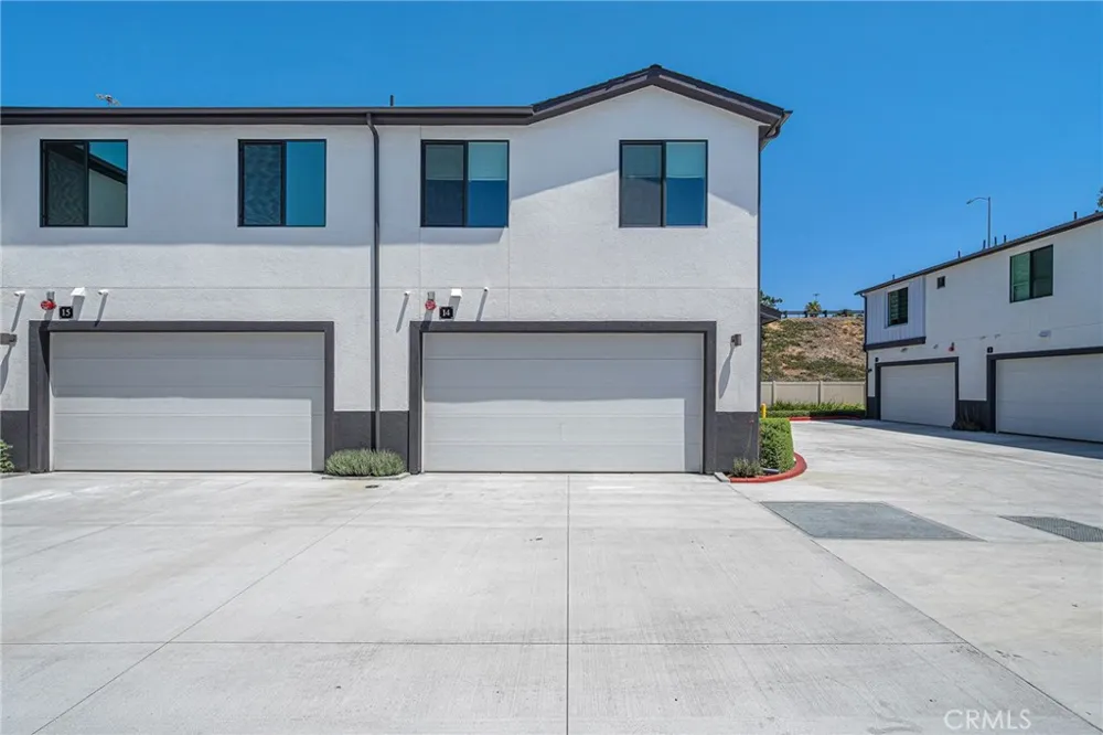 2775 W Pepper Tree Anaheim, CA 92801
