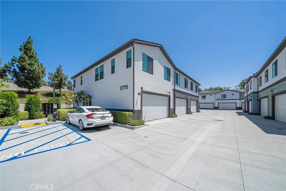 2775 W Pepper Tree Anaheim, CA 92801