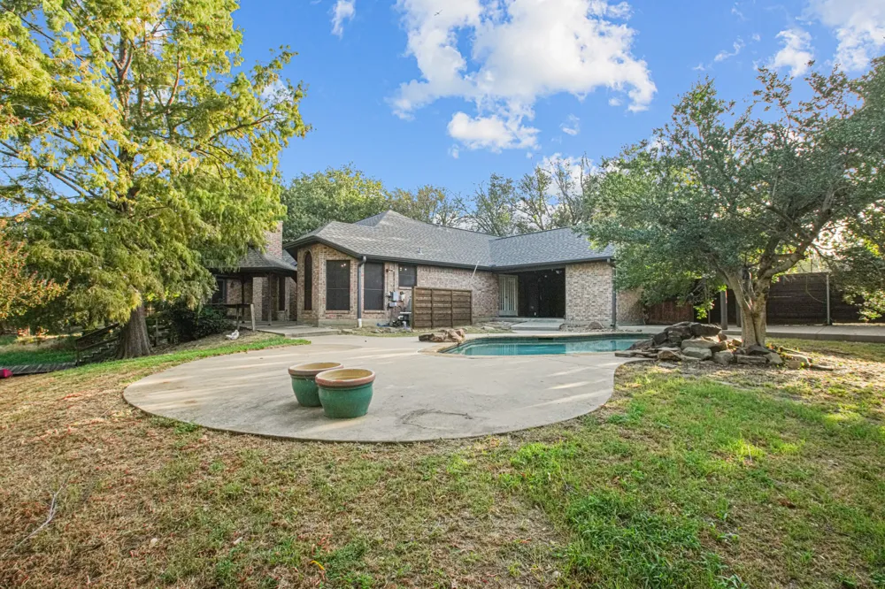 521 Meadowbrook Street Lake Dallas, TX 75065