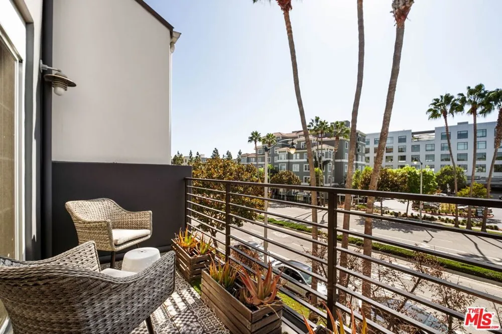5400 Playa Vista Drive #14 Playa Vista, CA 90094