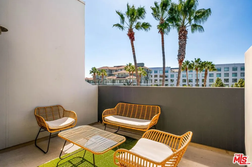 5400 Playa Vista Drive #14 Playa Vista, CA 90094