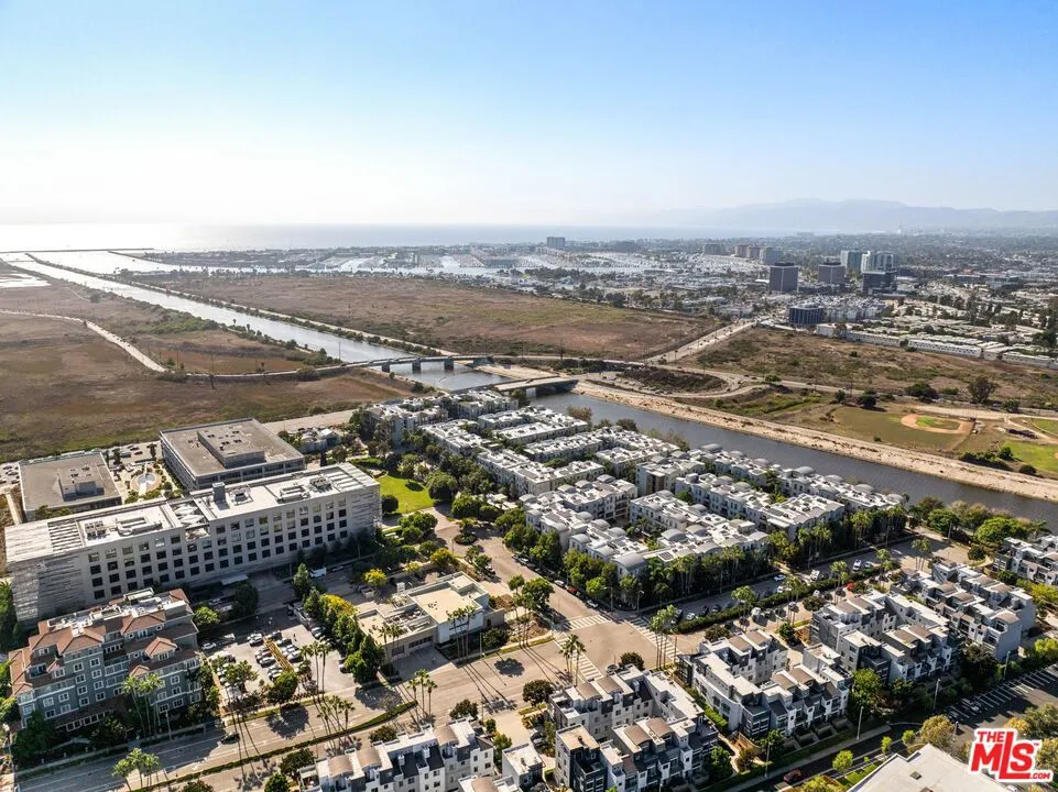 5400 Playa Vista Drive #14 Playa Vista, CA 90094
