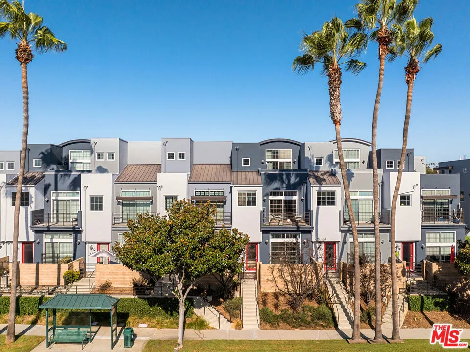 5400 Playa Vista Drive #14 Playa Vista, CA 90094