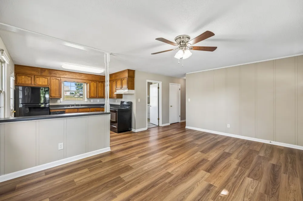 2734 Carters Creek Station Rd Columbia, TN 38401