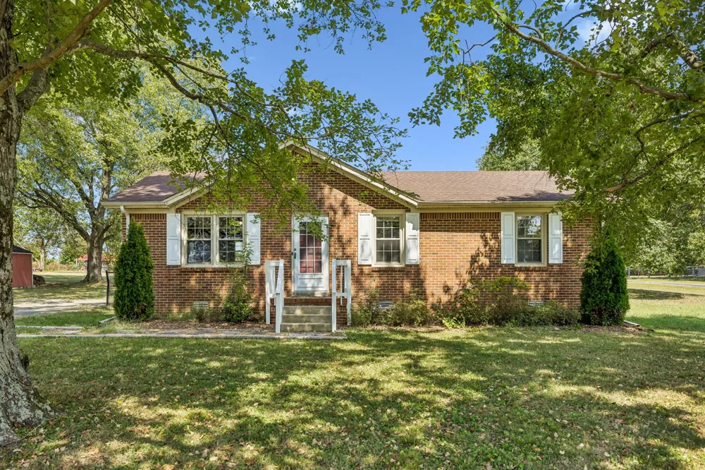 2734 Carters Creek Station Rd Columbia, TN 38401