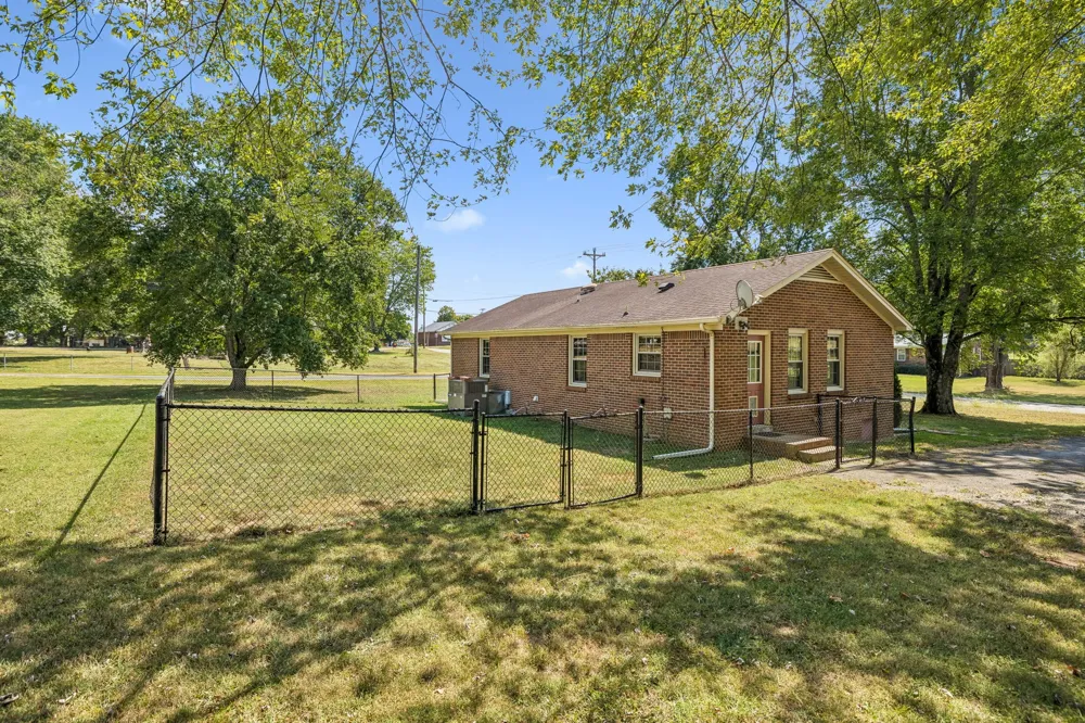 2734 Carters Creek Station Rd Columbia, TN 38401