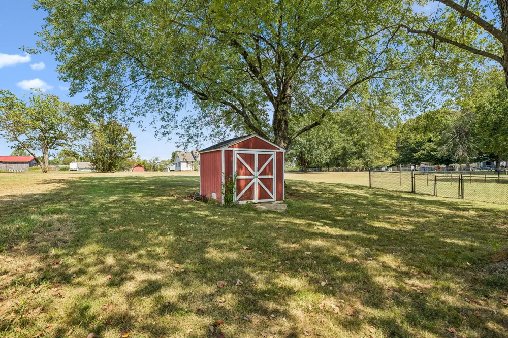 2734 Carters Creek Station Rd Columbia, TN 38401