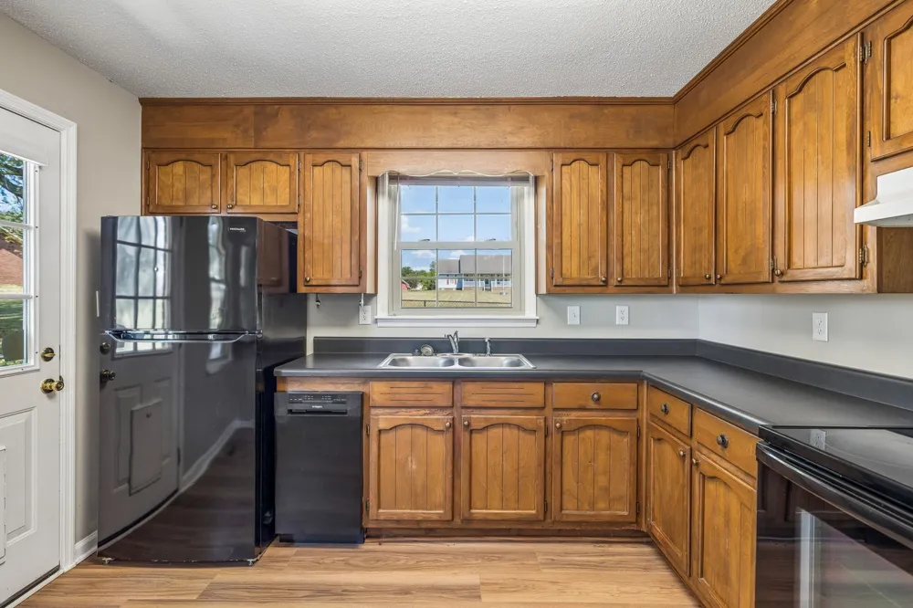 2734 Carters Creek Station Rd Columbia, TN 38401