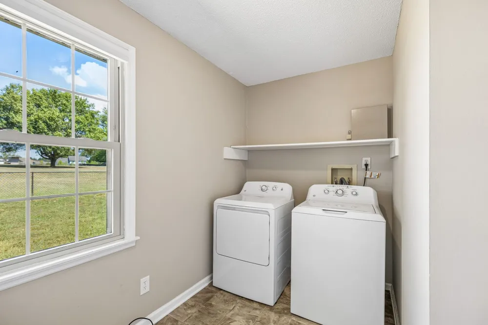 2734 Carters Creek Station Rd Columbia, TN 38401