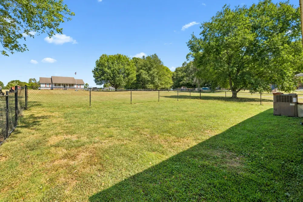 2734 Carters Creek Station Rd Columbia, TN 38401