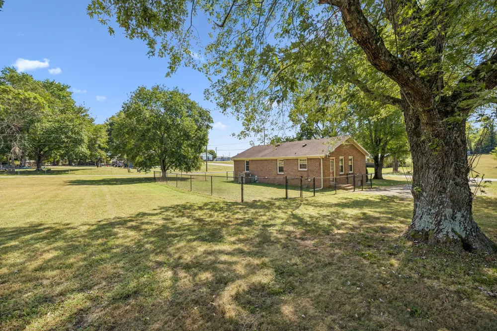2734 Carters Creek Station Rd Columbia, TN 38401