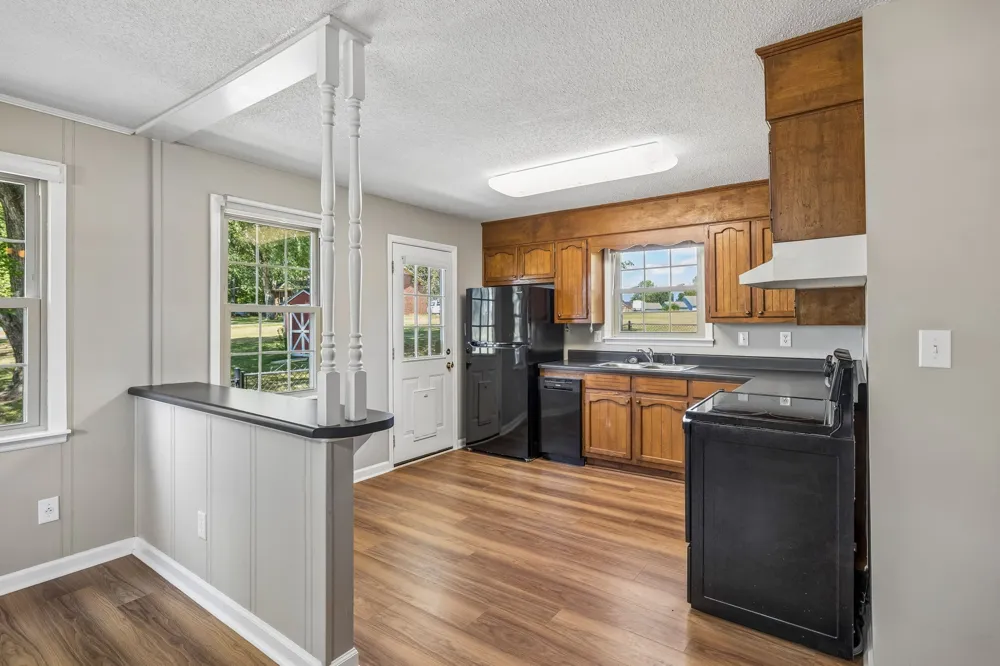 2734 Carters Creek Station Rd Columbia, TN 38401