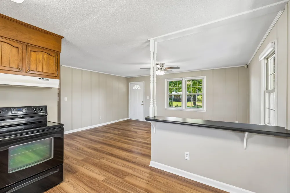 2734 Carters Creek Station Rd Columbia, TN 38401