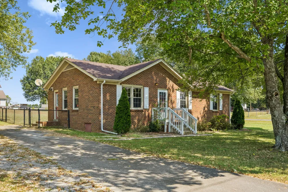 2734 Carters Creek Station Rd Columbia, TN 38401