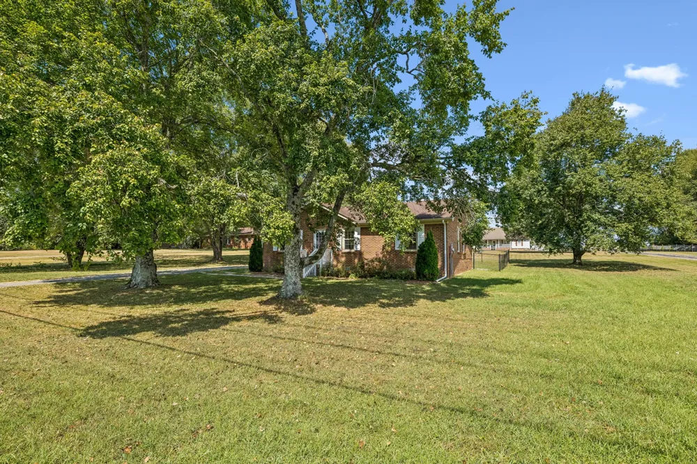 2734 Carters Creek Station Rd Columbia, TN 38401