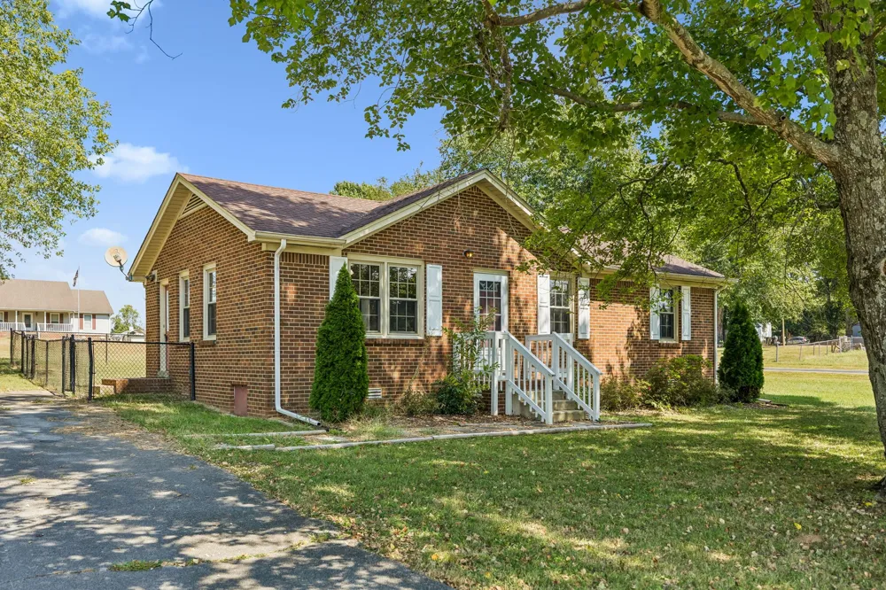 2734 Carters Creek Station Rd Columbia, TN 38401