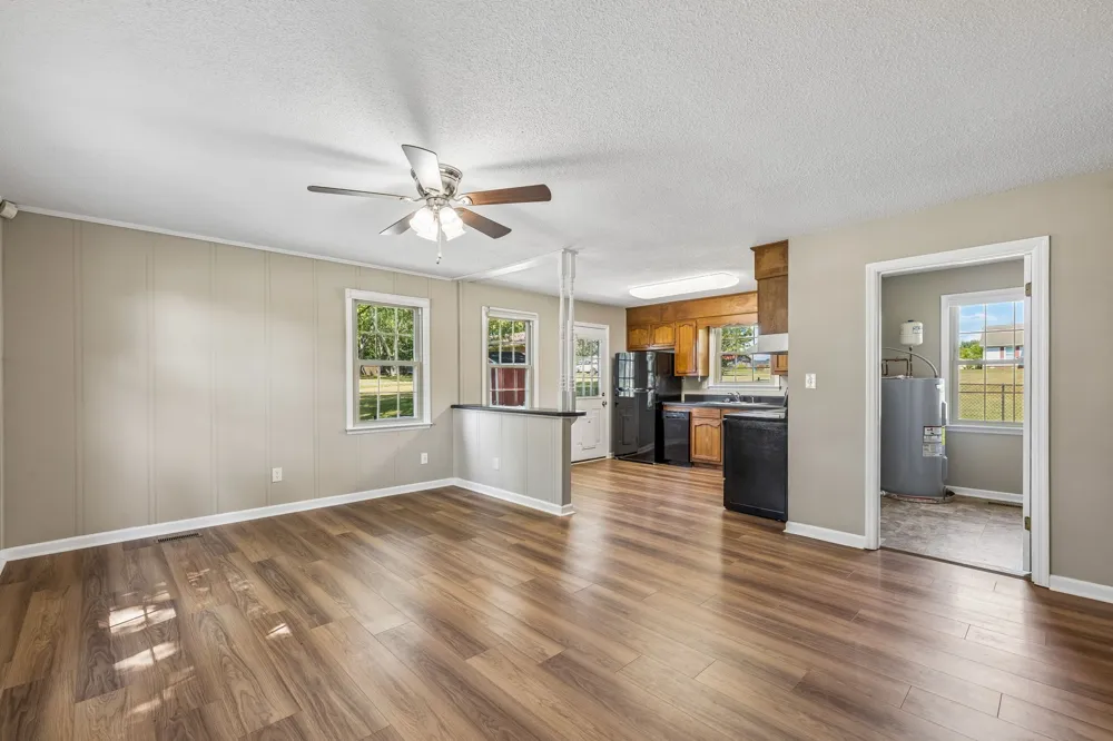 2734 Carters Creek Station Rd Columbia, TN 38401