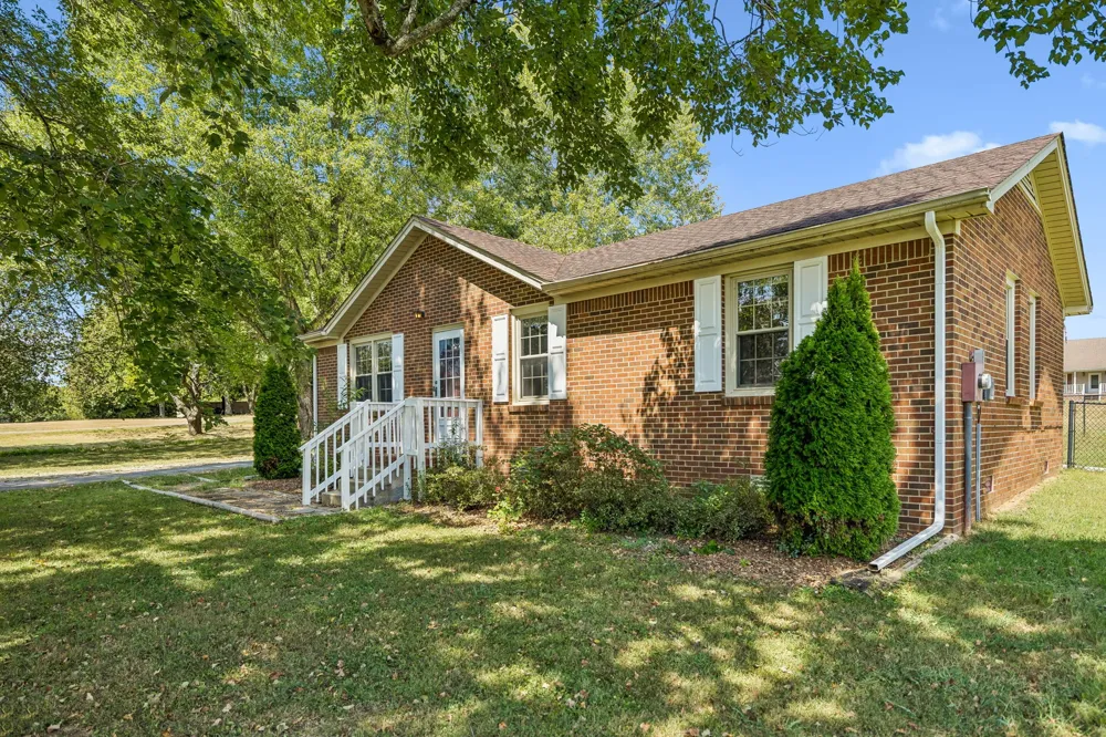 2734 Carters Creek Station Rd Columbia, TN 38401