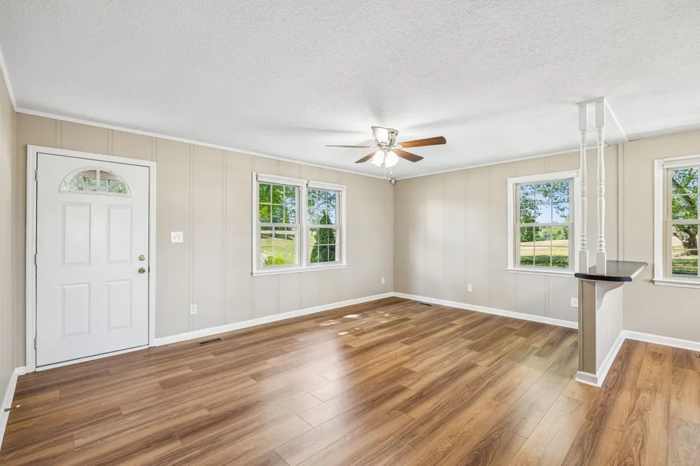2734 Carters Creek Station Rd Columbia, TN 38401