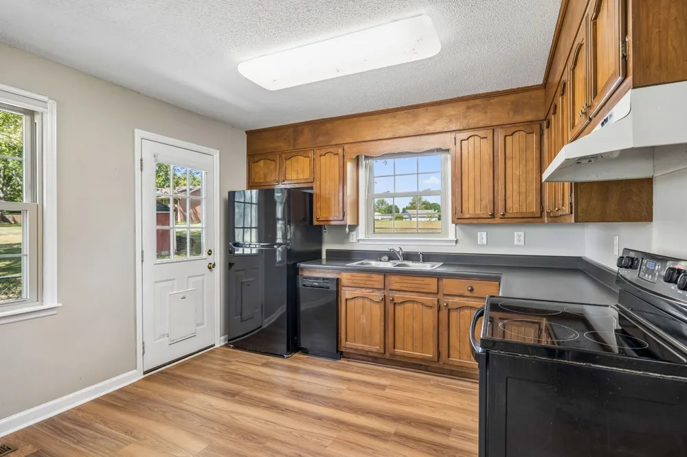 2734 Carters Creek Station Rd Columbia, TN 38401
