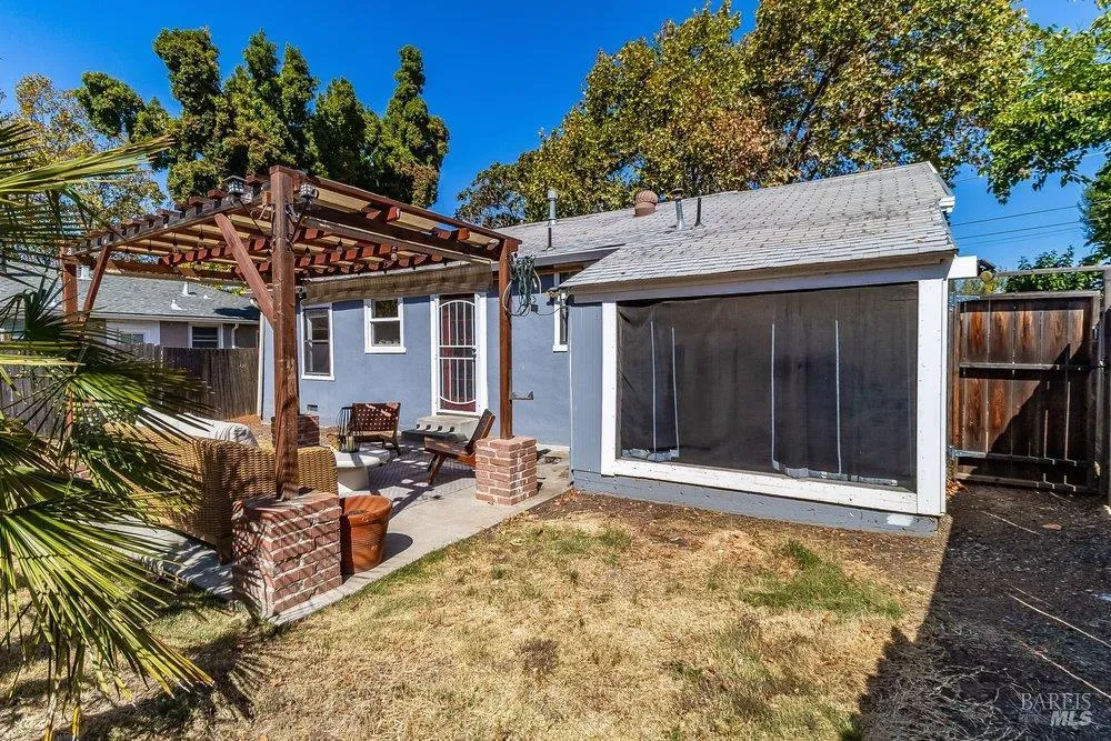 206 Hillcrest Avenue Benicia, CA 94510