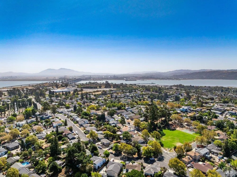 206 Hillcrest Avenue Benicia, CA 94510