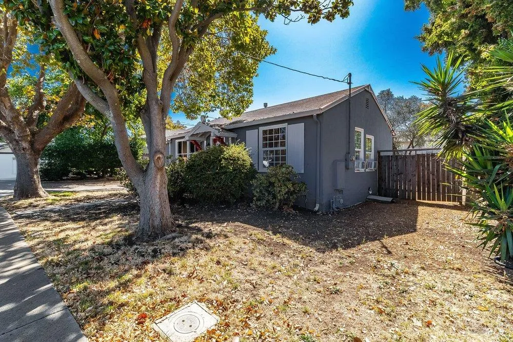 206 Hillcrest Avenue Benicia, CA 94510