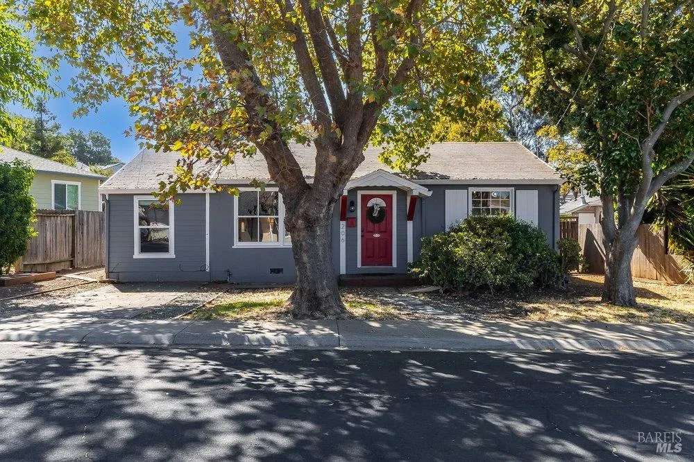 206 Hillcrest Avenue Benicia, CA 94510