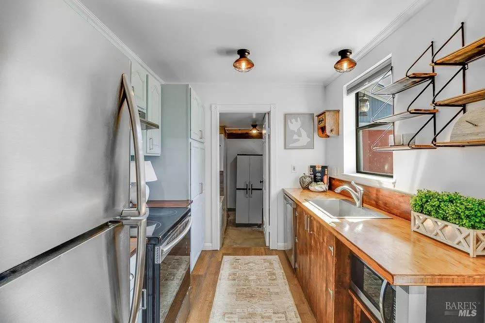 206 Hillcrest Avenue Benicia, CA 94510