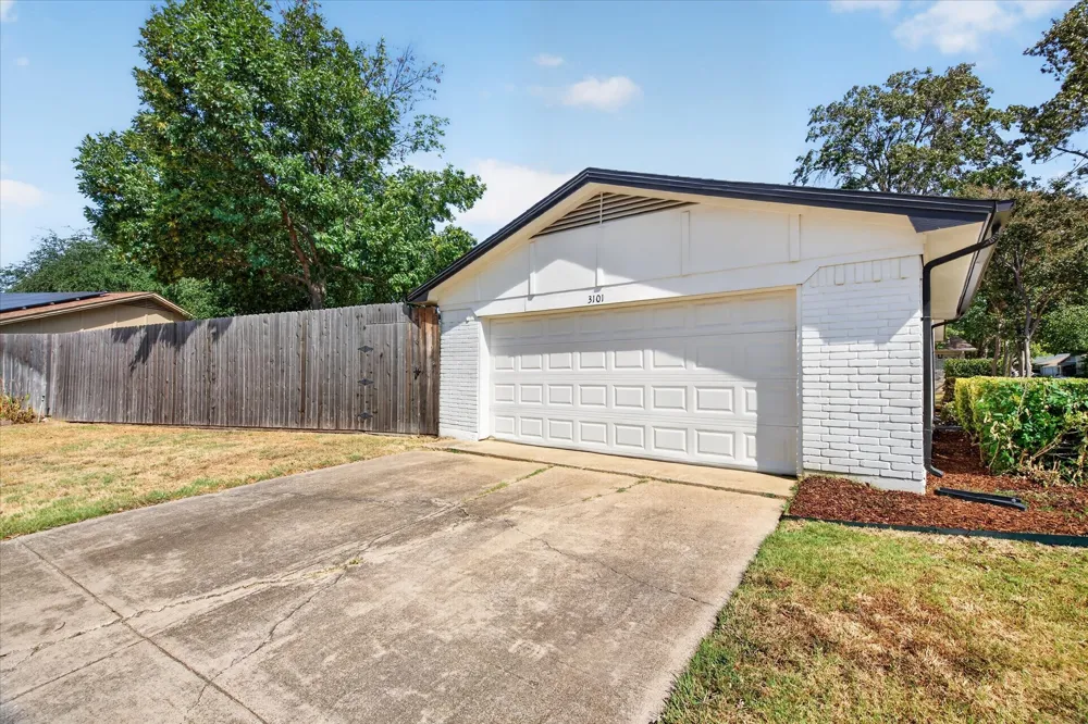3101 Whisperwood Lane Bedford, TX 76021