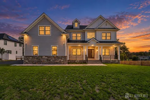 11 Scarlet Drive