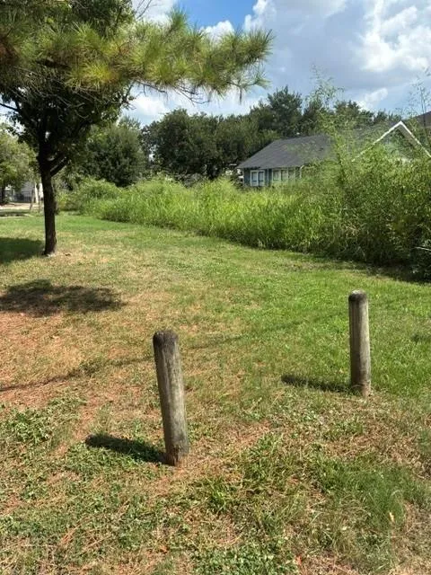 1143 Yale Street Hockley, TX 77008