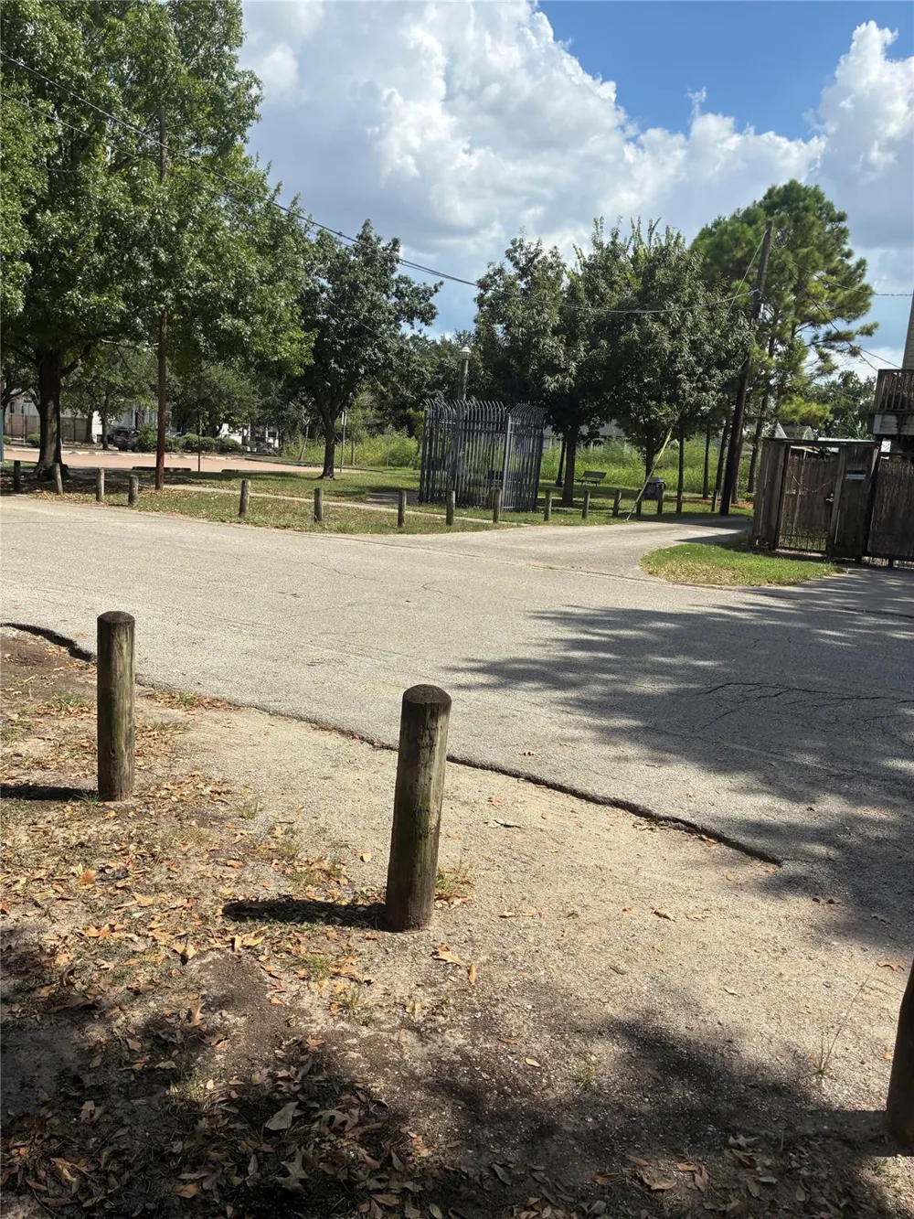 1143 Yale Street Hockley, TX 77008