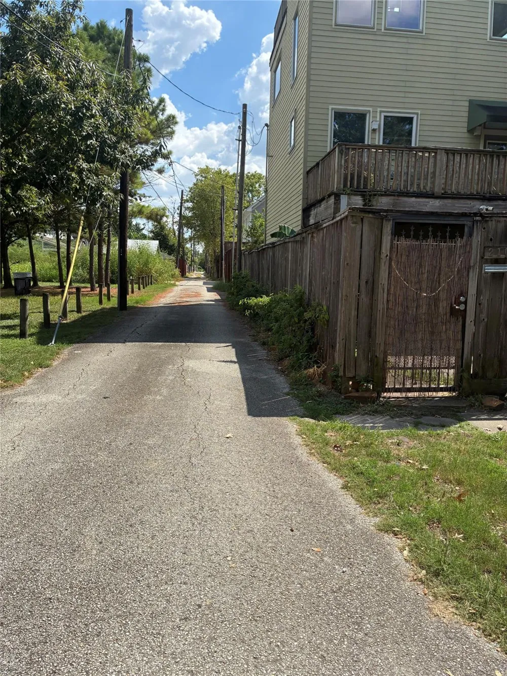 1143 Yale Street Hockley, TX 77008
