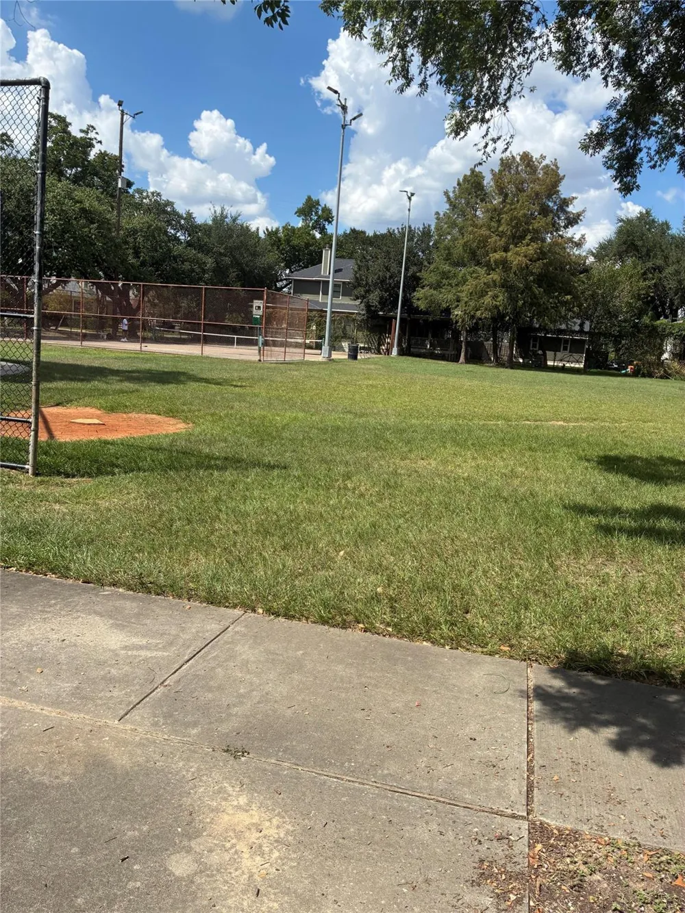 1143 Yale Street Hockley, TX 77008