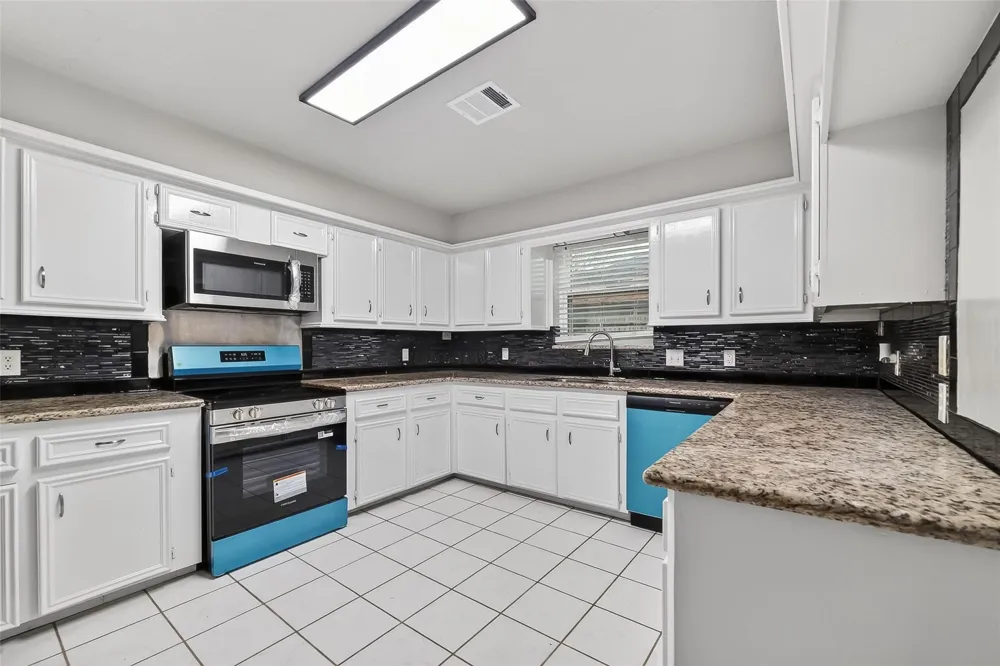 2402 Oak Shores Drive Houston, TX 77339