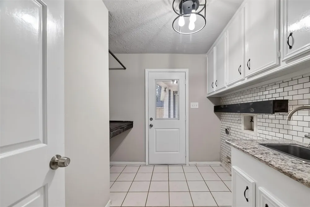 2402 Oak Shores Drive Houston, TX 77339