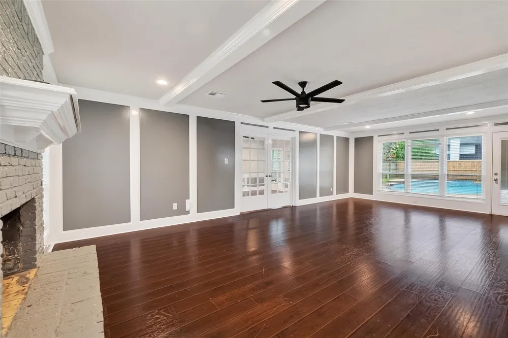 2402 Oak Shores Drive Houston, TX 77339