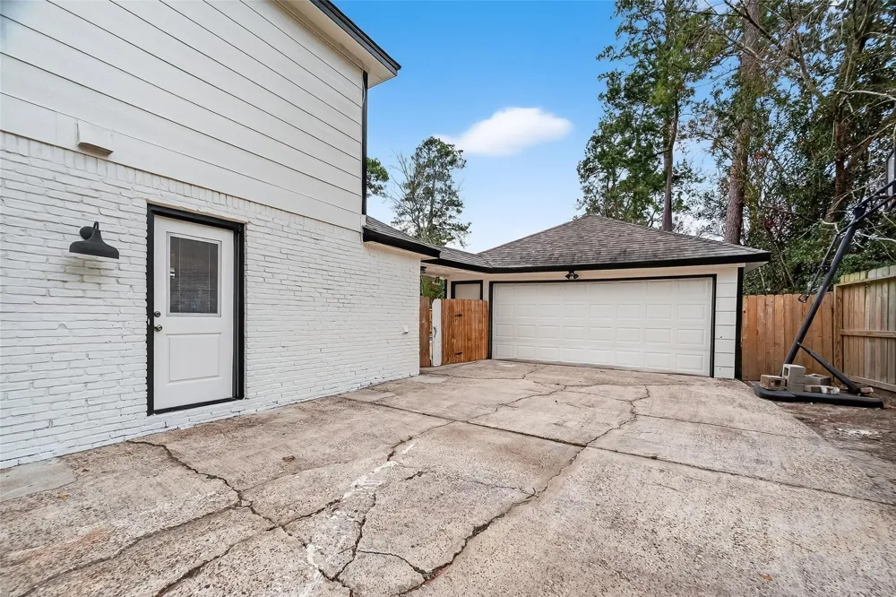 2402 Oak Shores Drive Houston, TX 77339