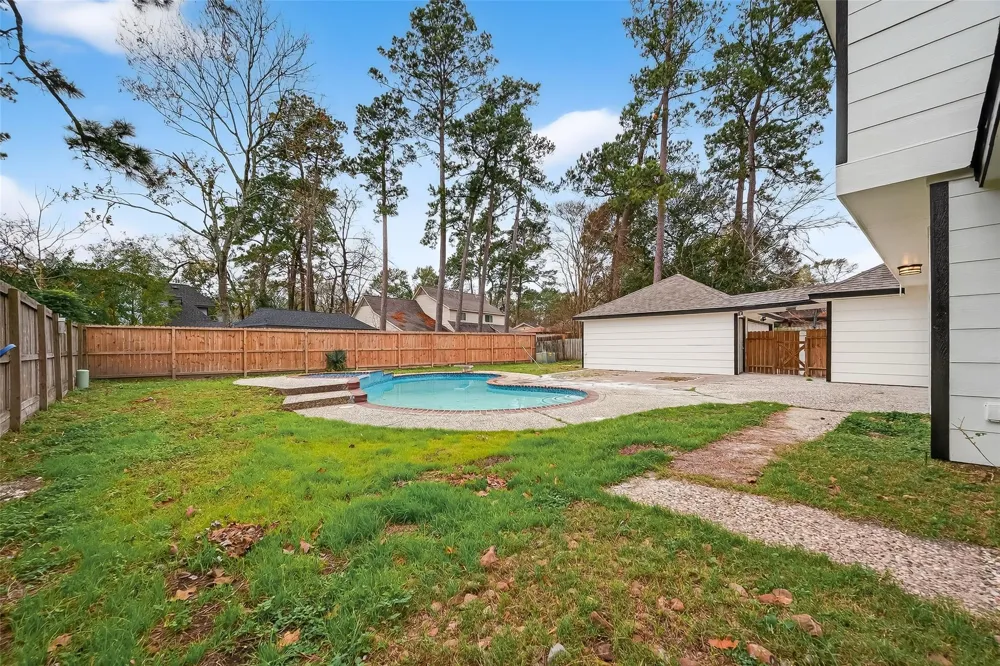 2402 Oak Shores Drive Houston, TX 77339