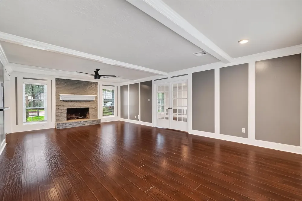 2402 Oak Shores Drive Houston, TX 77339