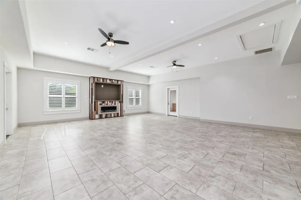 9400 Spring Branch Drive Houston, TX 77080