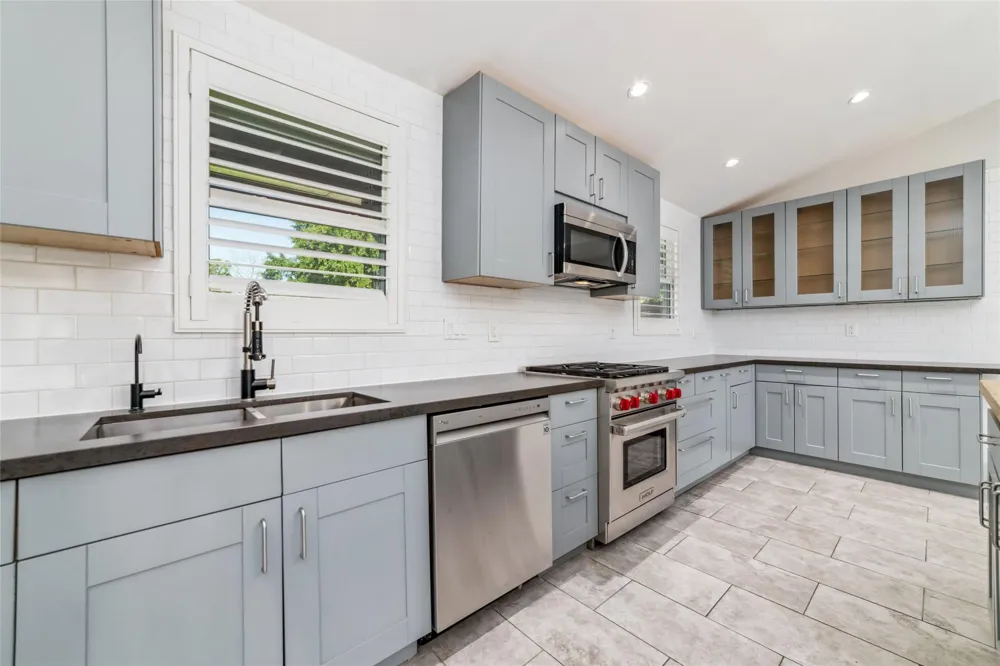 9400 Spring Branch Drive Houston, TX 77080