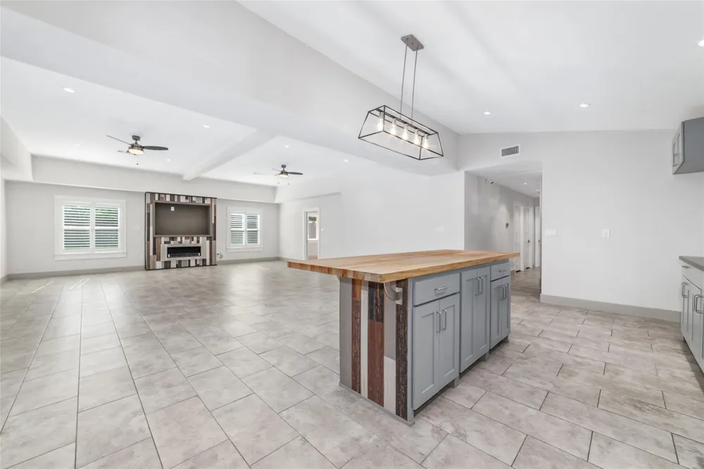 9400 Spring Branch Drive Houston, TX 77080