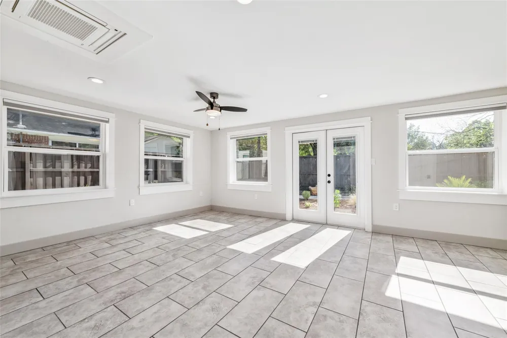 9400 Spring Branch Drive Houston, TX 77080