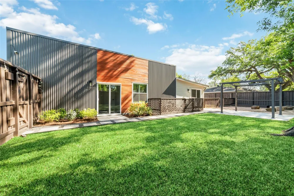 9400 Spring Branch Drive Houston, TX 77080
