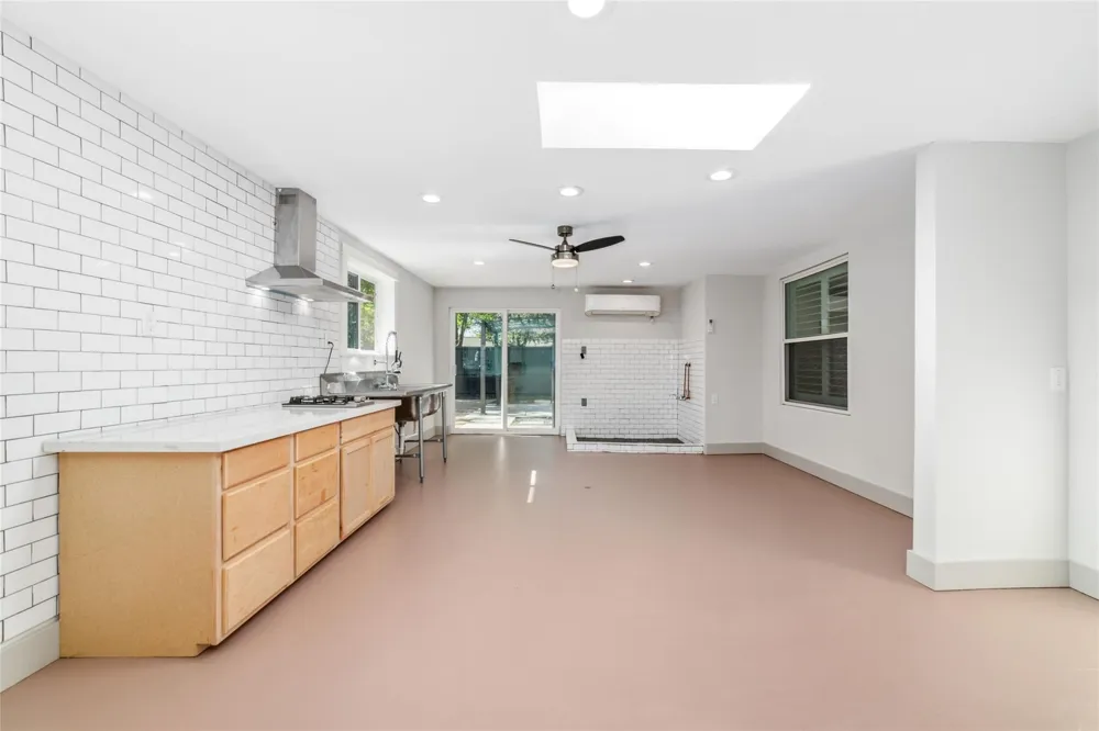 9400 Spring Branch Drive Houston, TX 77080