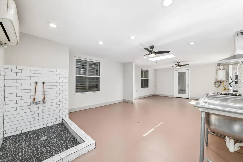 9400 Spring Branch Drive Houston, TX 77080