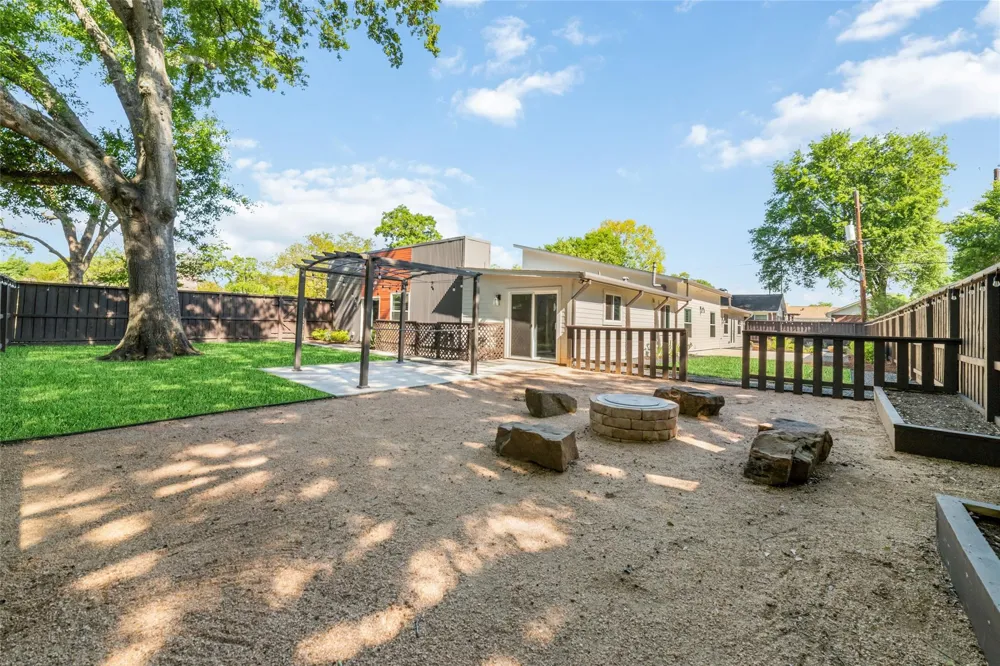 9400 Spring Branch Drive Houston, TX 77080